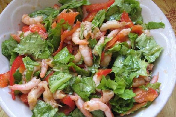 Salada de frutos do mar - um prato saudável para quem segue uma dieta sem glúten