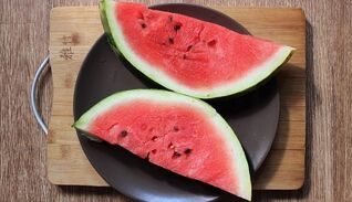 os prós e contras da dieta da melancia para perda de peso