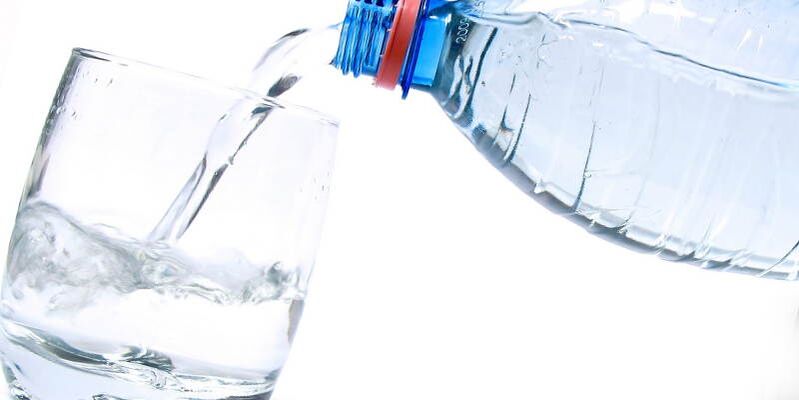 beber água pura é obrigatório para perder peso em casa